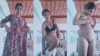 Haryanvi sexy girl removing her bra and showing pussy and boobs